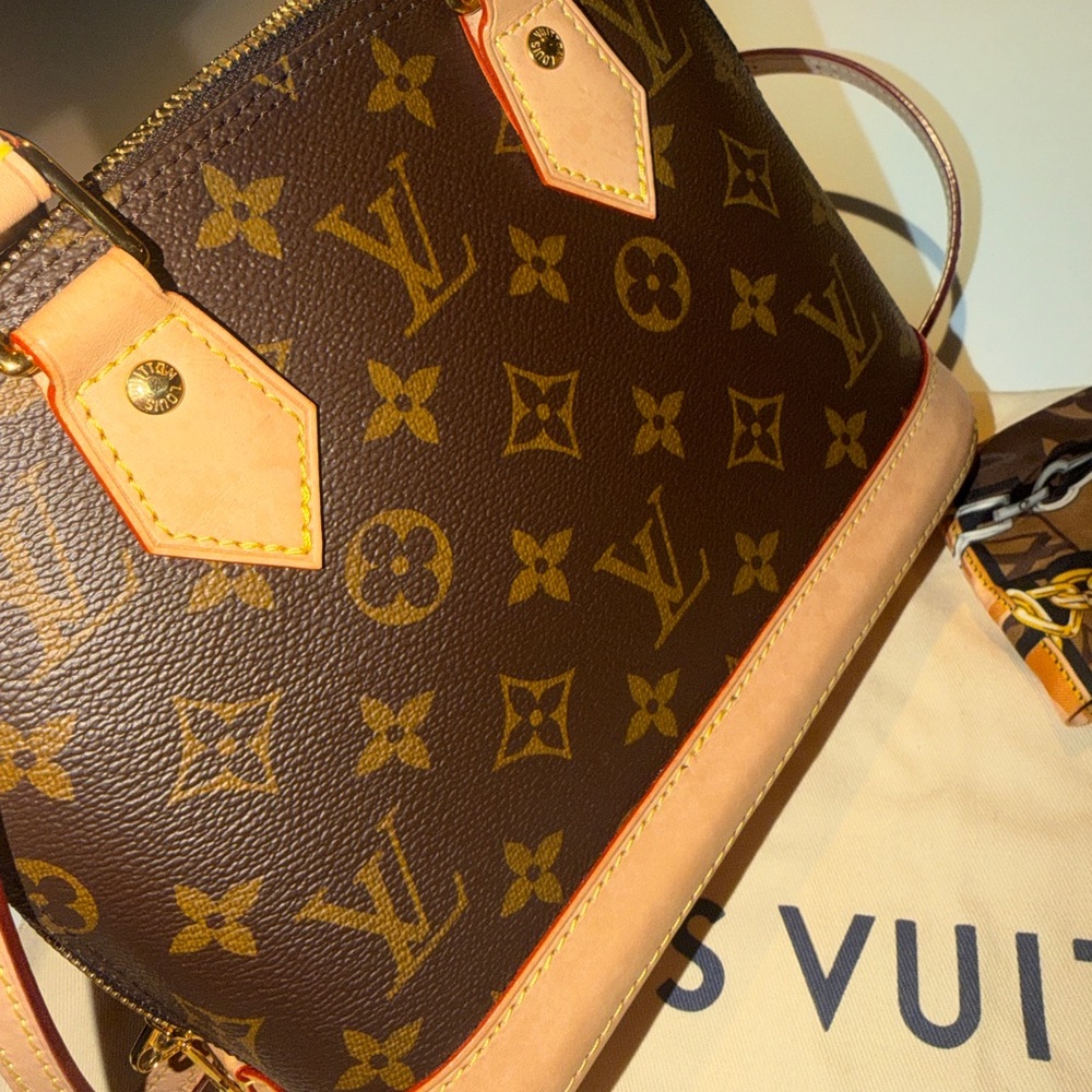 Louis Vuitton Alma BB in excellent condition w/ tags & receipt included!! - Picture 11 of 14